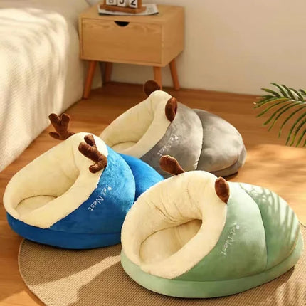 Cálida cama para perros pequeños: acogedora casa para mascotas con forma de pantuflas