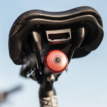 Feu arrière de vélo intelligent avec freinage automatique : illuminez votre trajet avec sécurité et style