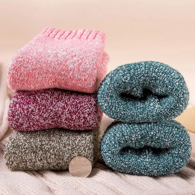 Women’s Solid-Color Mid-Length Socks