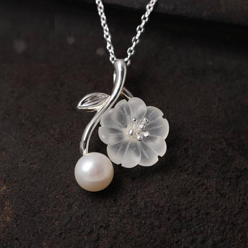 Fashion Romantic Flower Shaped Crystal Silver Pendant Necklace