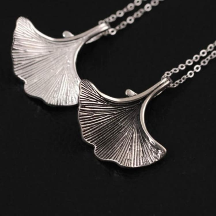 Elegant Vintage Ginkgo Leaf Shaped Silver Pendant Necklace