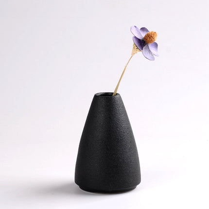 Solid Black Ceramic Vase - wnkrs