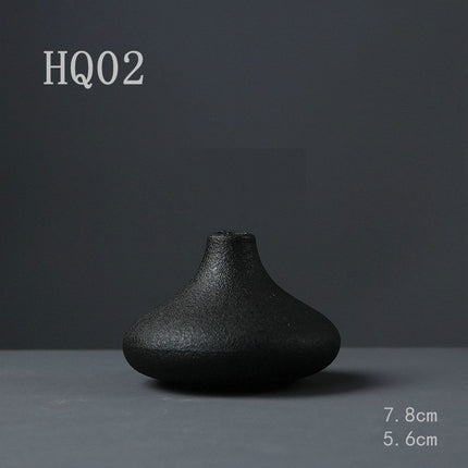 Solid Black Ceramic Vase - wnkrs