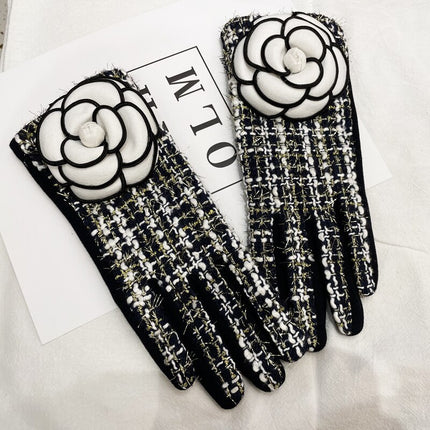 Women's Warm Flower Gloves - Wnkrs