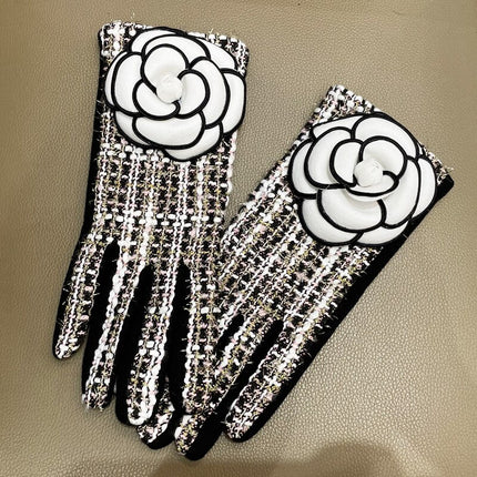 Women's Warm Flower Gloves - Wnkrs