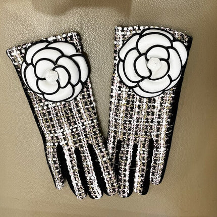 Women's Warm Flower Gloves - Wnkrs