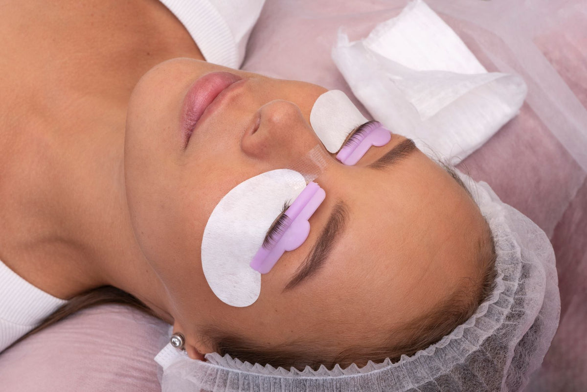 Subtle Beauty: Exploring the Magic of Transparent Silicone Eyelashes for Natural-Looking Glamour
