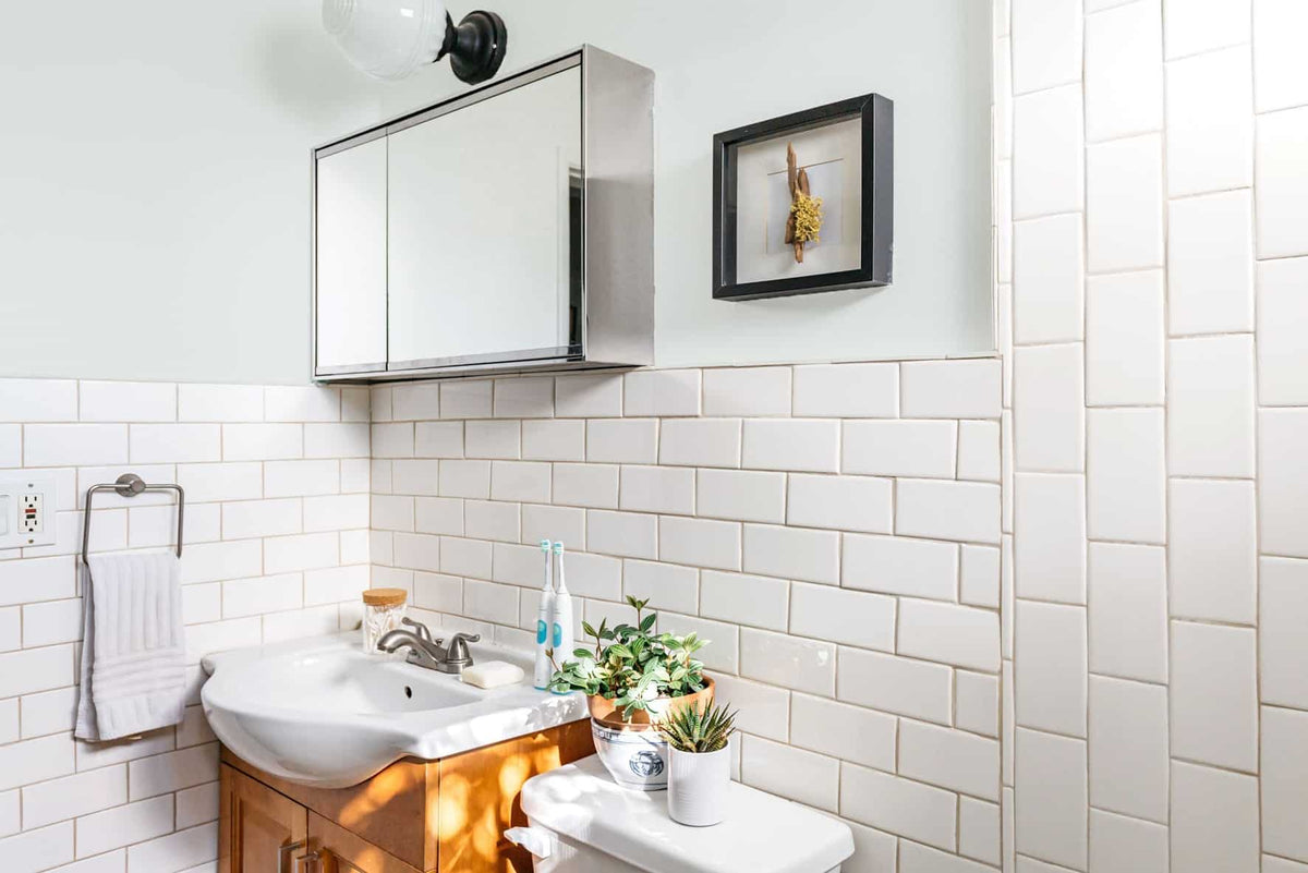 How to Choose the Best White Paint for bathroom?