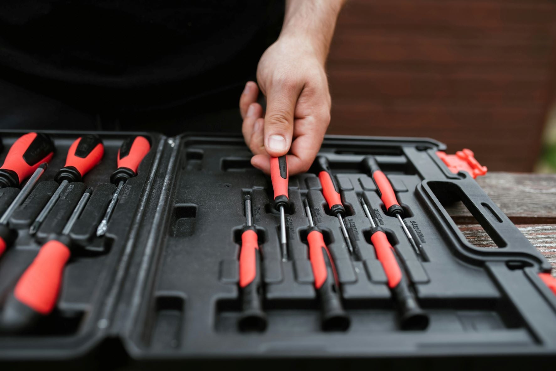 Hand Tools for Professionals and DIY Enthusiasts: What to Look For