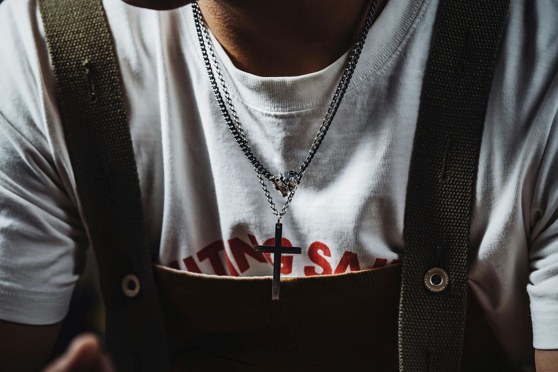 Exploring the Bold Styles of Cross Necklaces for Men: A Symbol of Faith and Fashion