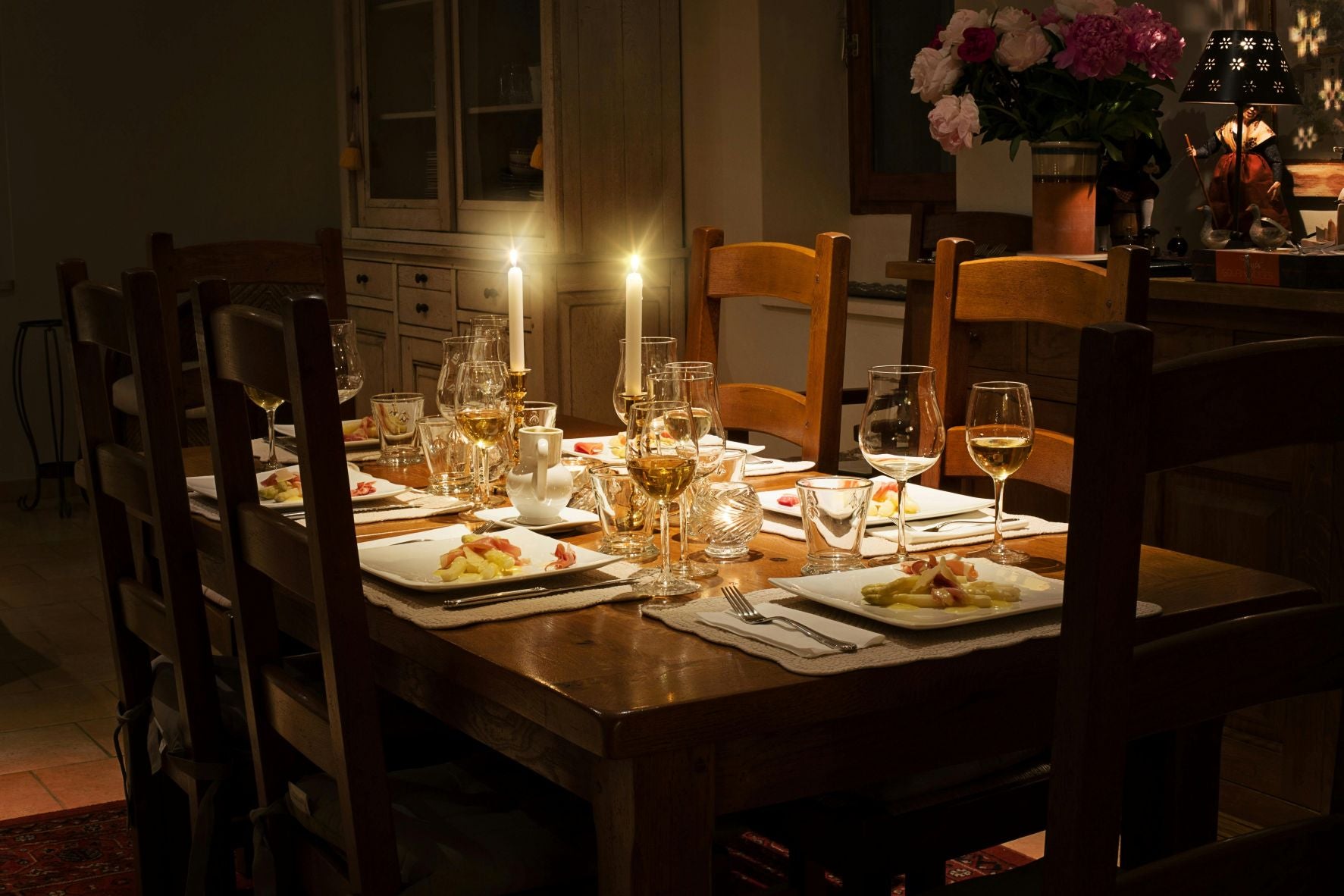 How to Set Up a Dinner Table Like a Pro: Essential Tips to Remember