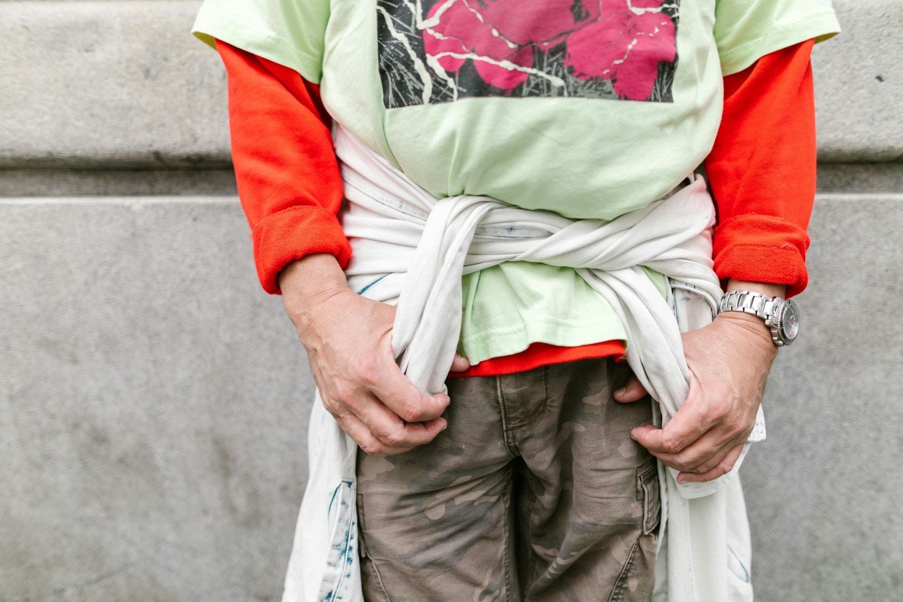 Layering Streetwear in Warm Weather: How to Stay Stylish Without Overheating