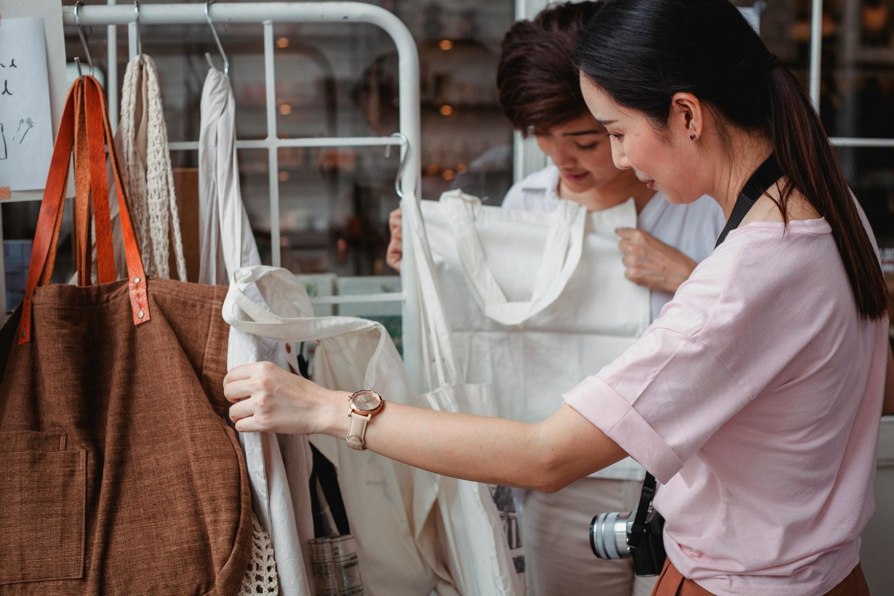 Tote Bags: Who They're For, What You Can Carry, and How Durable They Are