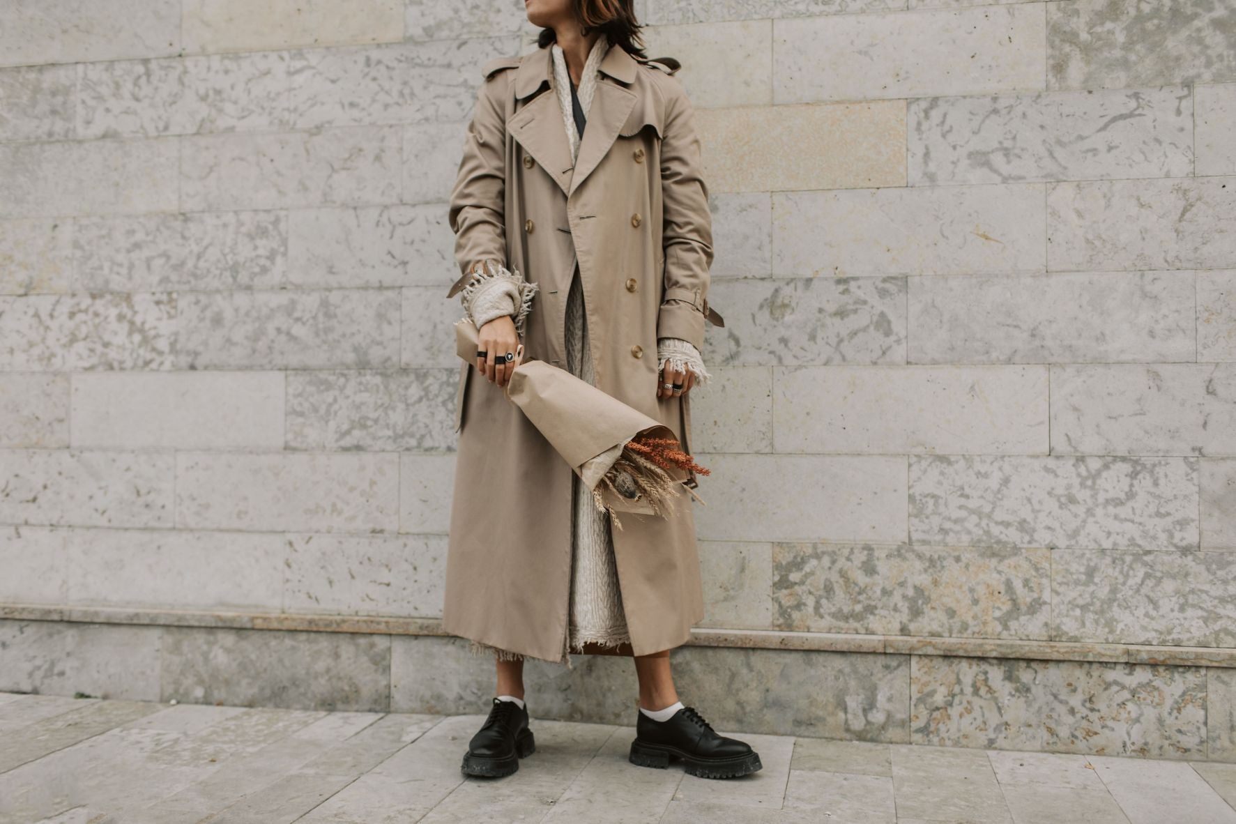 Chic Modest Outerwear: Layering Fashion & Statement Coats for Your Capsule Wardrobe