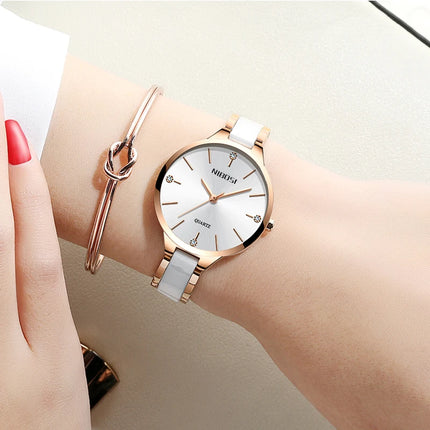 Elegante reloj de pulsera de cerámica para mujer con agujas luminosas