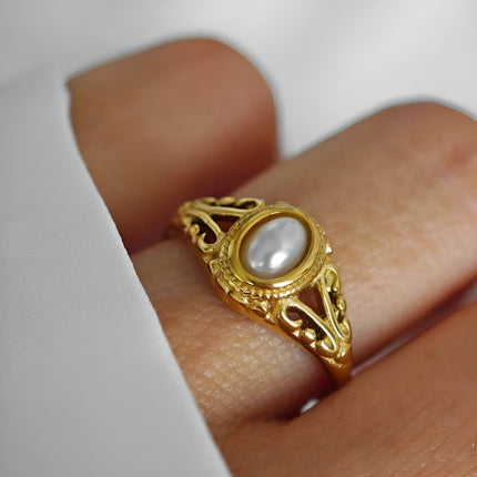 18K Gold Plated Hollow Texture Freshwater Pearl Ring