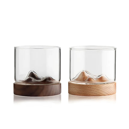 Vaso de whisky de montaña con base de madera