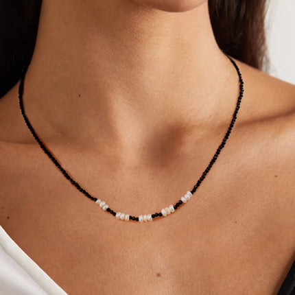 Collier minimaliste en perles d'imitation de cristal noir plaqué or 18 carats pour femme