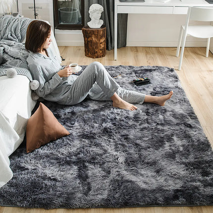 Tapis gris en peluche pour une décoration d'intérieur moderne