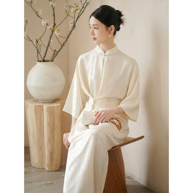 Robe à col montant et taille scellable en forme de goutte d'eau