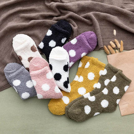 Calcetines de lunares suaves y esponjosos de colores caramelo para mujer