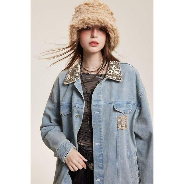 Chaqueta vaquera con parches de leopardo