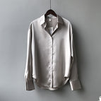 M / Gris