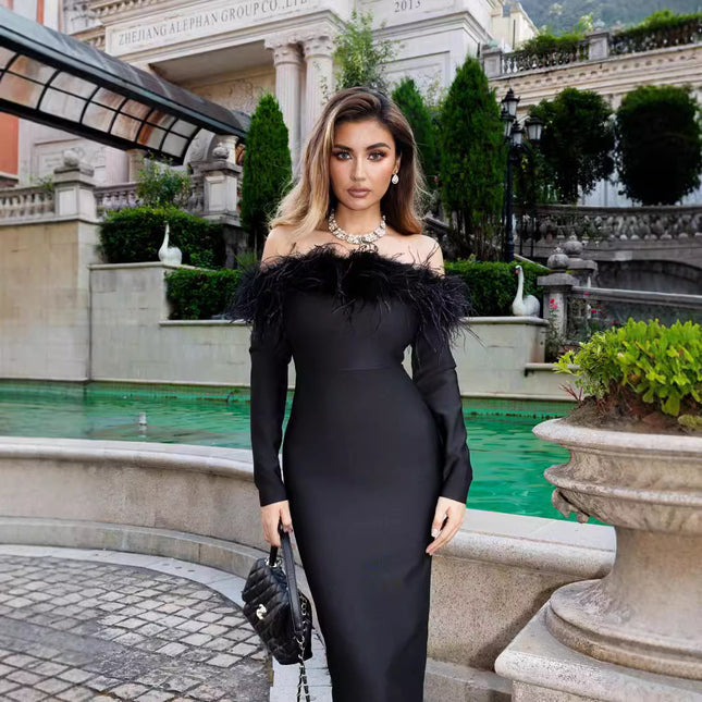Robe une pièce à bandes avec col en fourrure pour femme