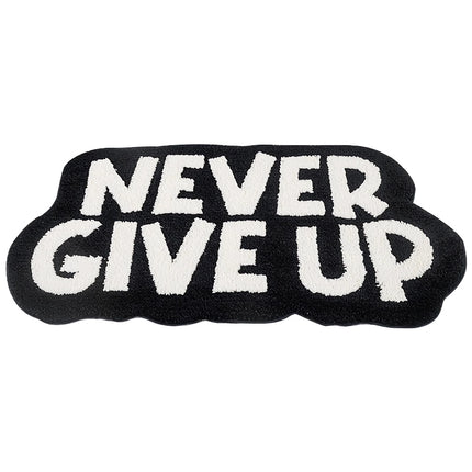 Tapis touffeté motivant Never Give Up pour salle de bain et chambre à coucher