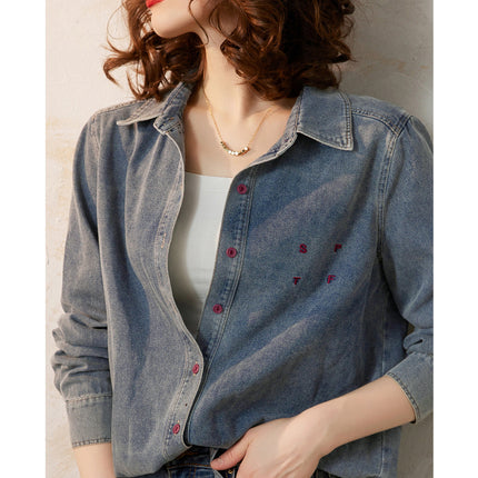 Chemise en jean décontractée de printemps avec broderie