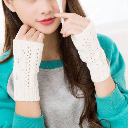 Women's Knitted Fingerless Gloves - Wnkrs