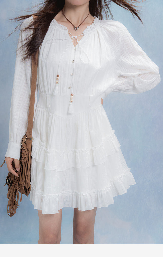 Vestido blanco con borlas atadas de moda para mujer