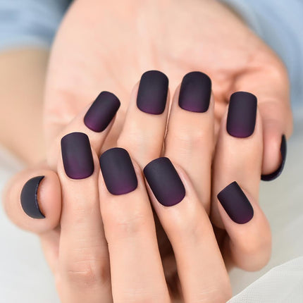 Faux ongles ovales noirs violets mats