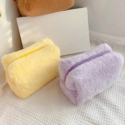 Trousse de maquillage en peluche douce pour femme