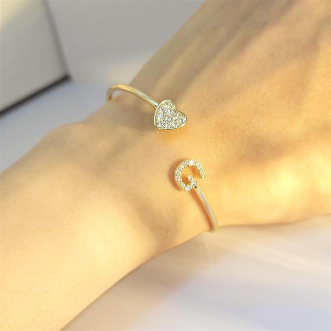 Pulsera con dije de letra escalonada de circonita de 9 mm: brazalete con inicial personalizable en oro, plata u oro rosa