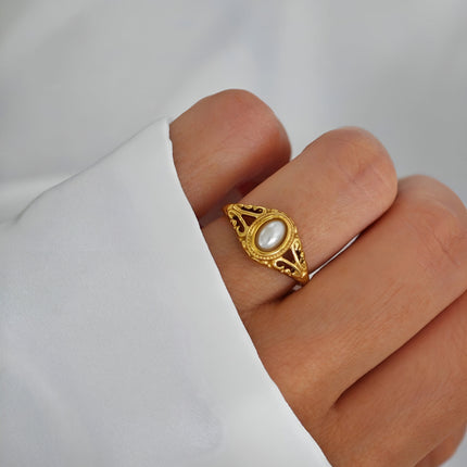 18K Gold Plated Hollow Texture Freshwater Pearl Ring