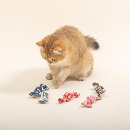 Juguete interactivo para masticar con cascabeles y hierba gatera para gatos