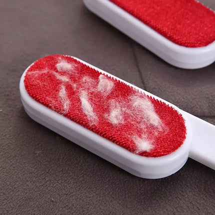 Brosse pour enlever les poils d'animaux