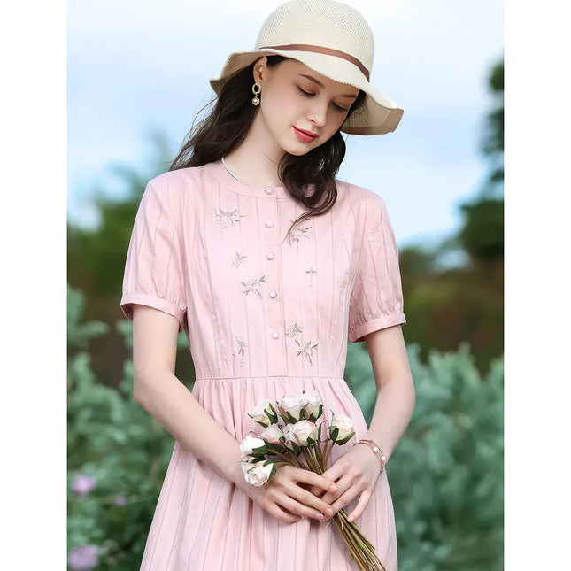 Robe d'été brodée rose