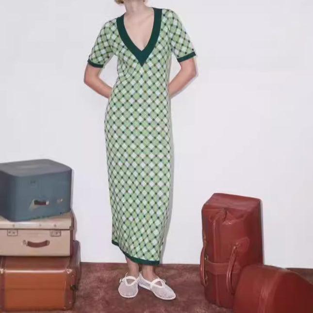 Robe mi-longue en tricot à carreaux verts rétro à col en V