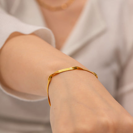 Pulsera de cadena de serpiente de acero inoxidable bañada en oro de 18 k: resistente al agua y atemporal