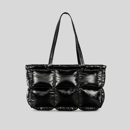 Bolso de mano acolchado con rombos elegante