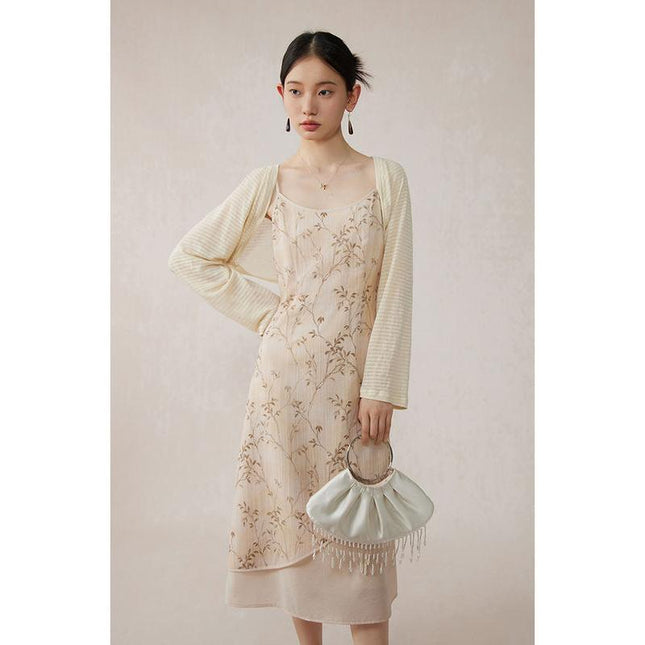 Robe mi-longue trapèze à imprimé floral et détails en dentelle