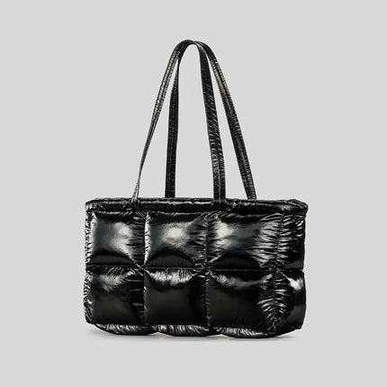 Bolso de mano acolchado con rombos elegante