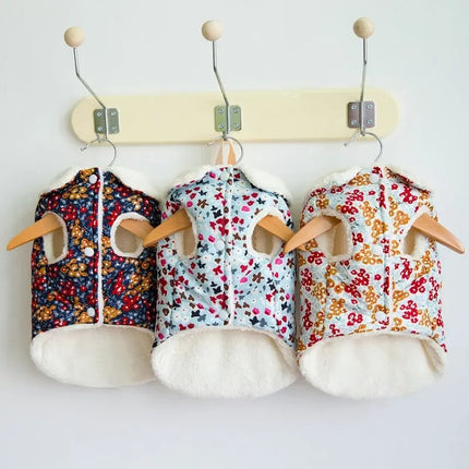 Parka en peluche florale pour chien avec de jolies oreilles