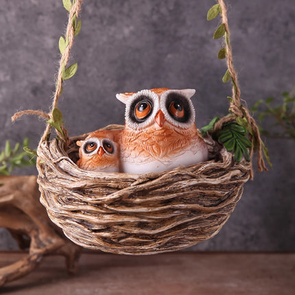 Sculpture en résine d'un hibou dans son nid