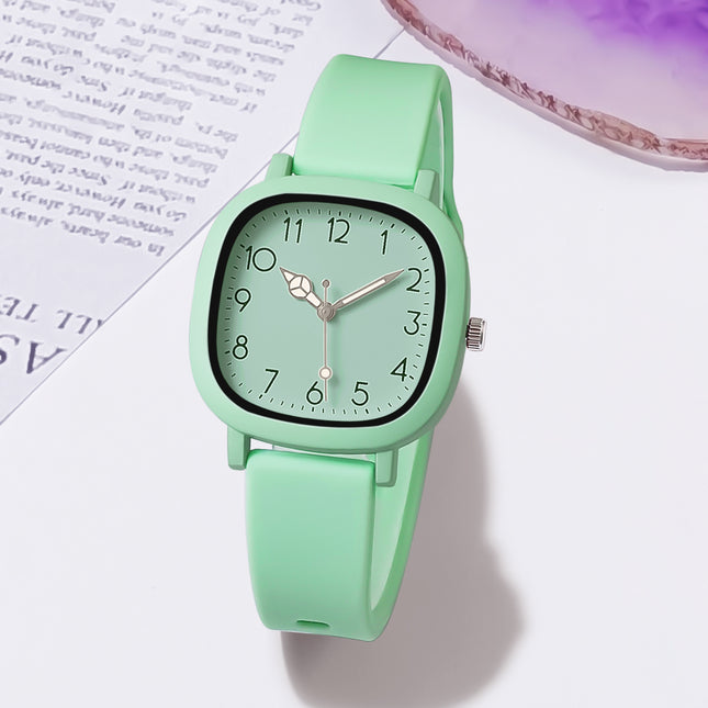 Montre à quartz tendance en silicone pour femme