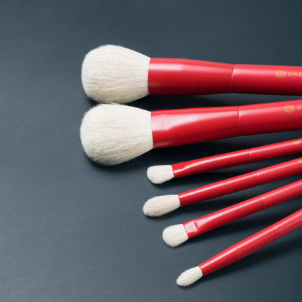 Ensemble de 7 pinceaux de maquillage rouges pour poudre, fard à paupières et blush