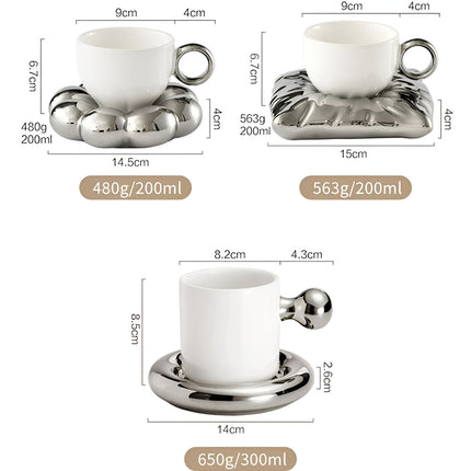 Tasse à café avec soucoupe et glaçage perlé au tournesol