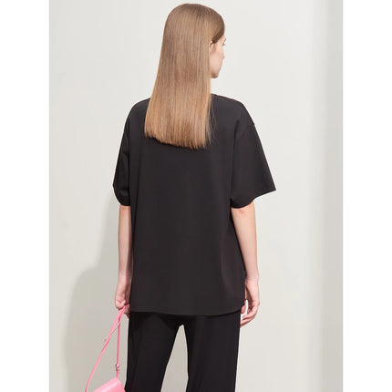 Camiseta minimalista informal con borlas bordadas para mujer